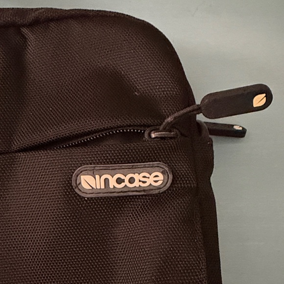 Incase Black Laptop Sleeve - Picture 3 of 7